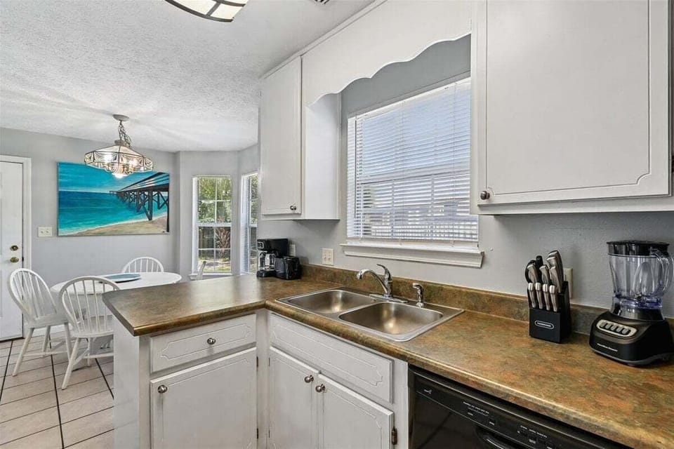 Kitchen/Dining area