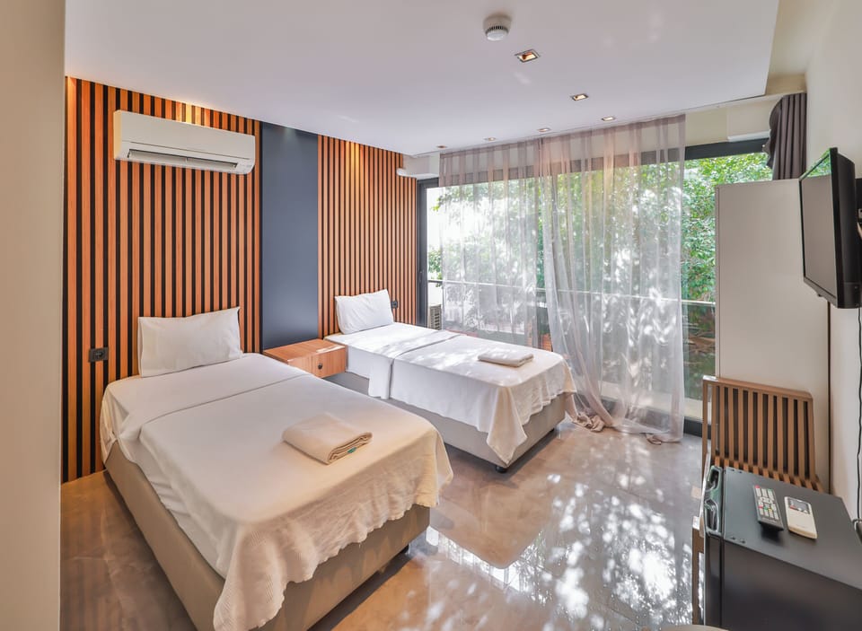 Deluxe Twin Room, City View | Free WiFi, bed sheets
