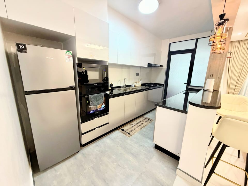 Standard Apartment, 2 Bedrooms, Balcony, City View | Private kitchen
