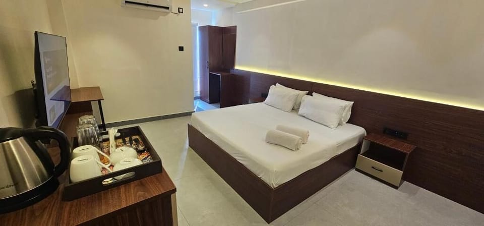 Superior Double Room | Desk, soundproofing, iron/ironing board, free WiFi