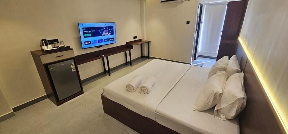 Superior Double Room | Desk, soundproofing, iron/ironing board, free WiFi