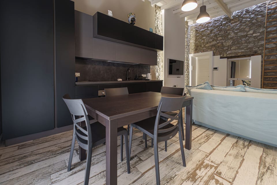 Studio, Balcony | Living area | 30-inch TV with satellite channels