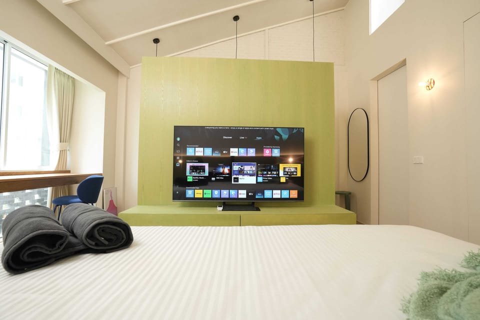 Signature Room, Garden View | Blackout drapes, iron/ironing board, free WiFi