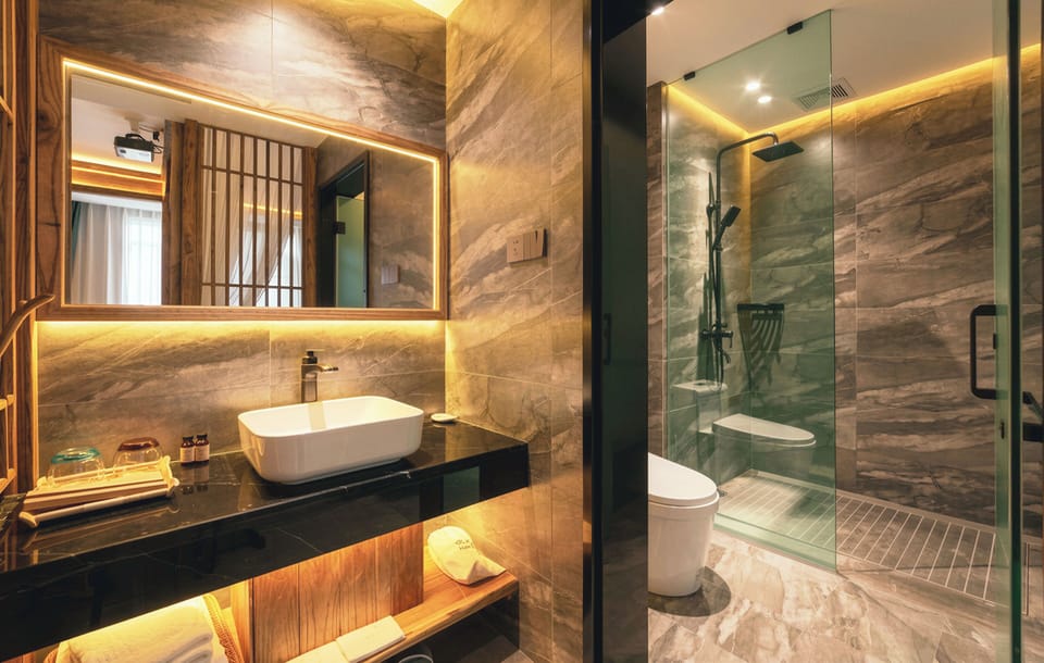Luxury Double Room, 1 King Bed, Non Smoking, Garden View | Bathroom | Shower, rainfall showerhead, free toiletries, hair dryer