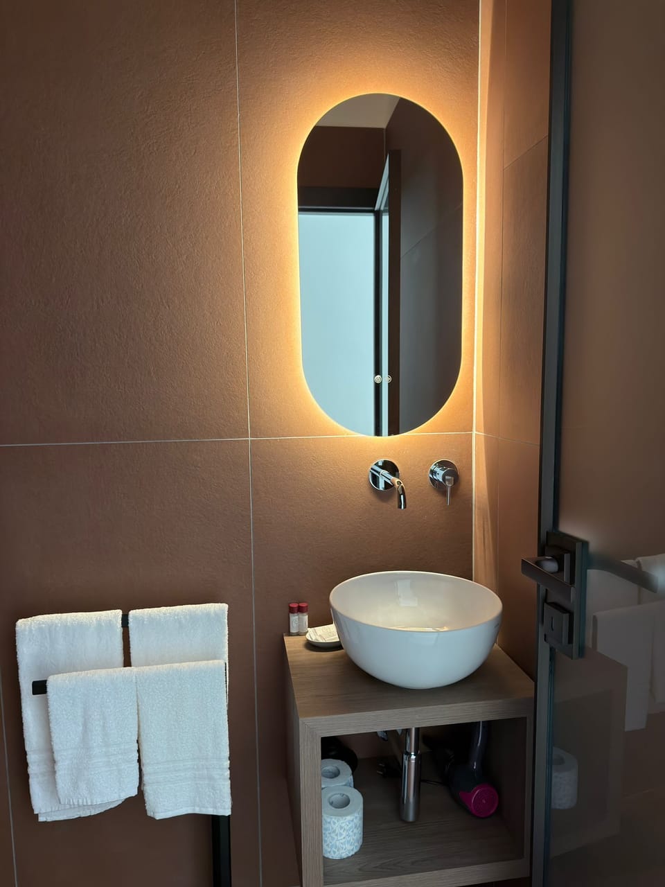 Deluxe Double Room, Balcony, City View | Bathroom | Hair dryer, towels, soap, shampoo
