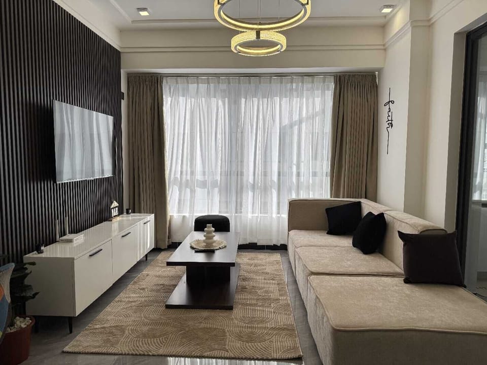 Comfort Apartment, 2 Bedrooms, Balcony, Pool View | Living area