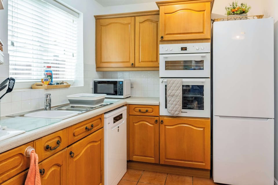 Fully equipped kitchen. Features modern, full-sized appliances and is generously stocked with high-quality cookware, utensils, and dishware. Perfect for a quick breakfast or a gourmet dinner