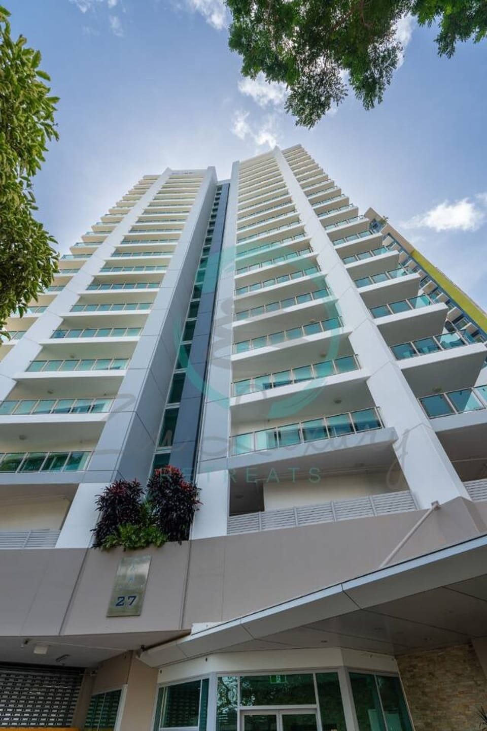 Coastal Magnificence Pool Workspace Parking Apartment in Darwin