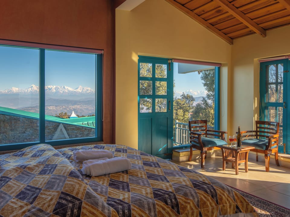 Deluxe Room, 1 King Bed, Mountain View, Mountainside | Desk, laptop workspace, free WiFi