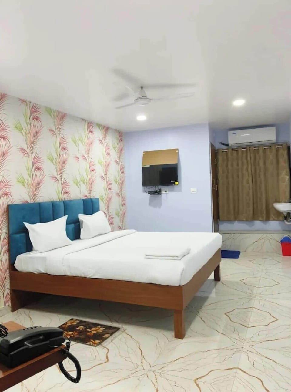Deluxe Double Room, City View | Desk, free WiFi