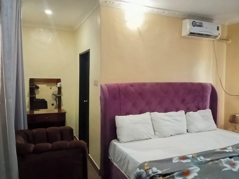 Standard Single Room | Laptop workspace, free WiFi