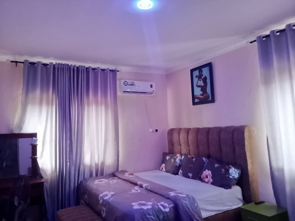 Deluxe Single Room | Laptop workspace, free WiFi