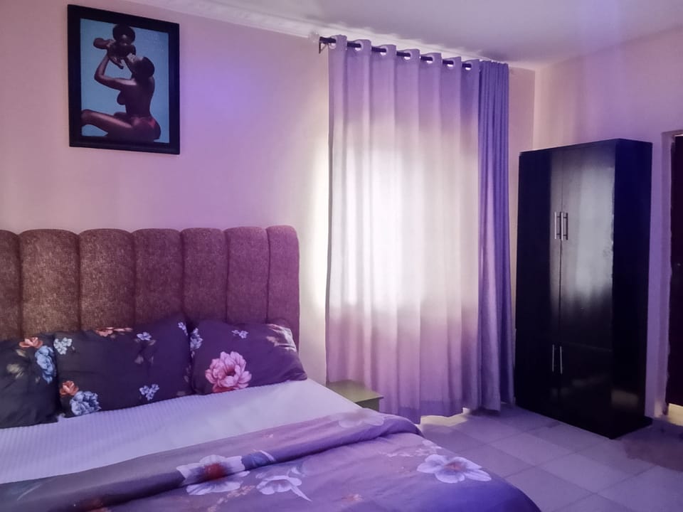 Deluxe Single Room | Laptop workspace, free WiFi