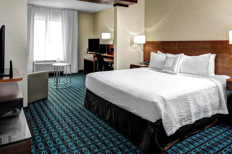 1 bedroom, premium bedding, desk, laptop workspace