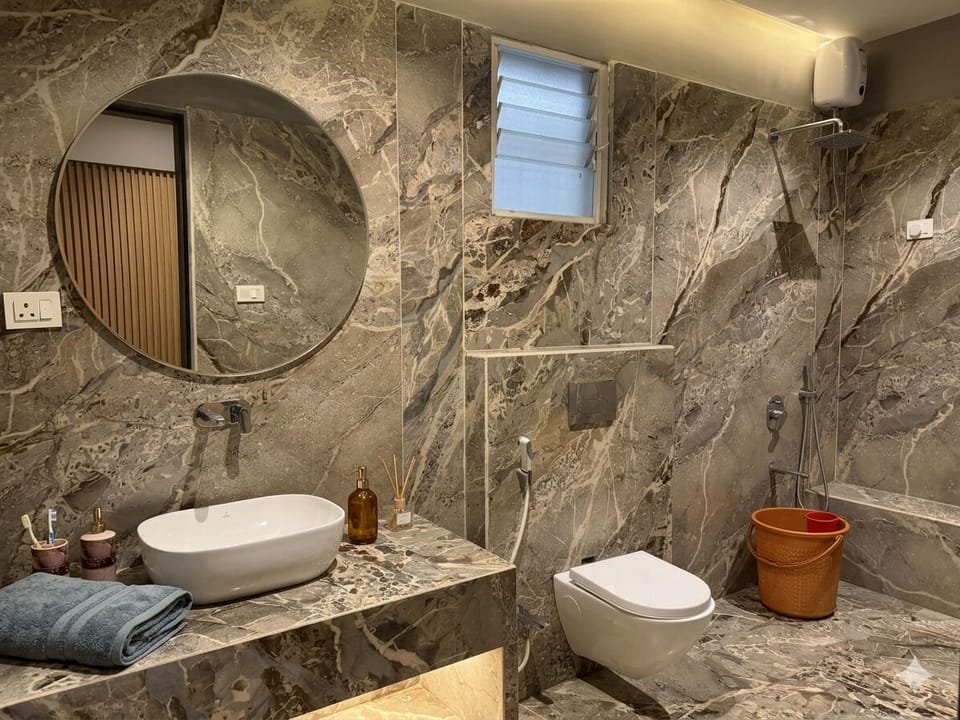 Deluxe Double Room, Balcony, City View | Bathroom | Shower, free toiletries, towels, soap