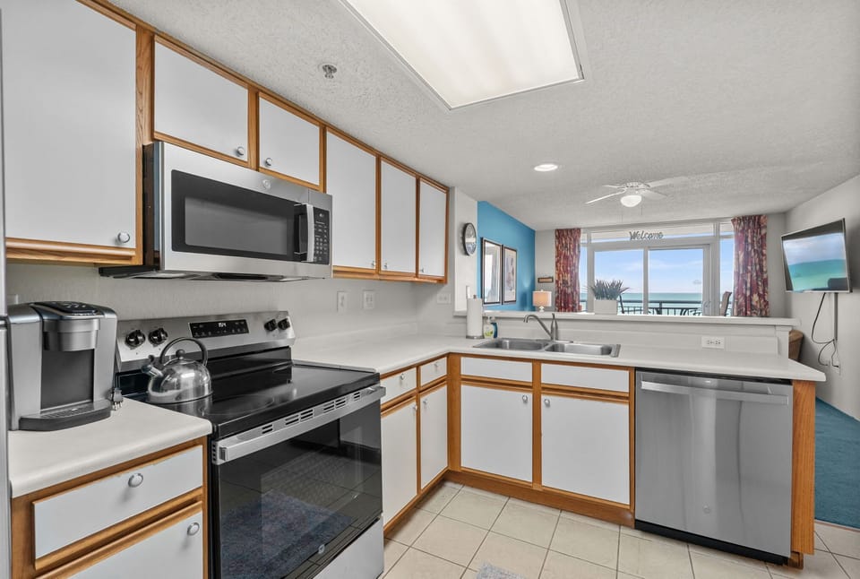 Brand New Stainless Appliances and Fully Stocked Kitchen