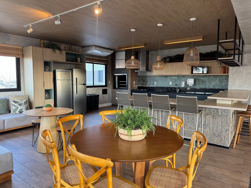 Basic Apartment | Dining