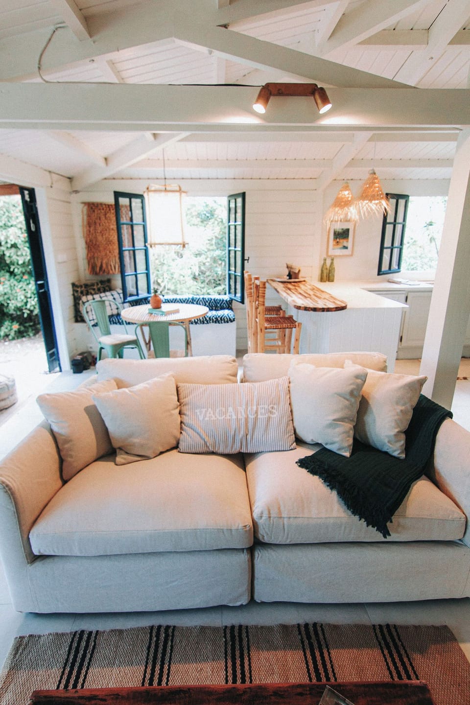 Deluxe Studio Suite, Garden View | Living area