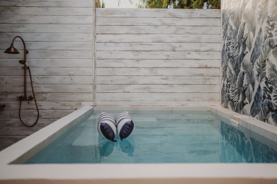 Deluxe Apartment, Pool View | Spa