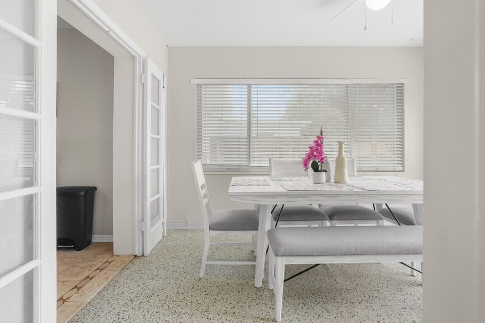 Indoor dining area, or game table for 6 with bench seating