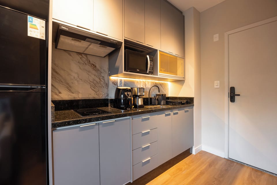 Basic Studio, City View | Private kitchen