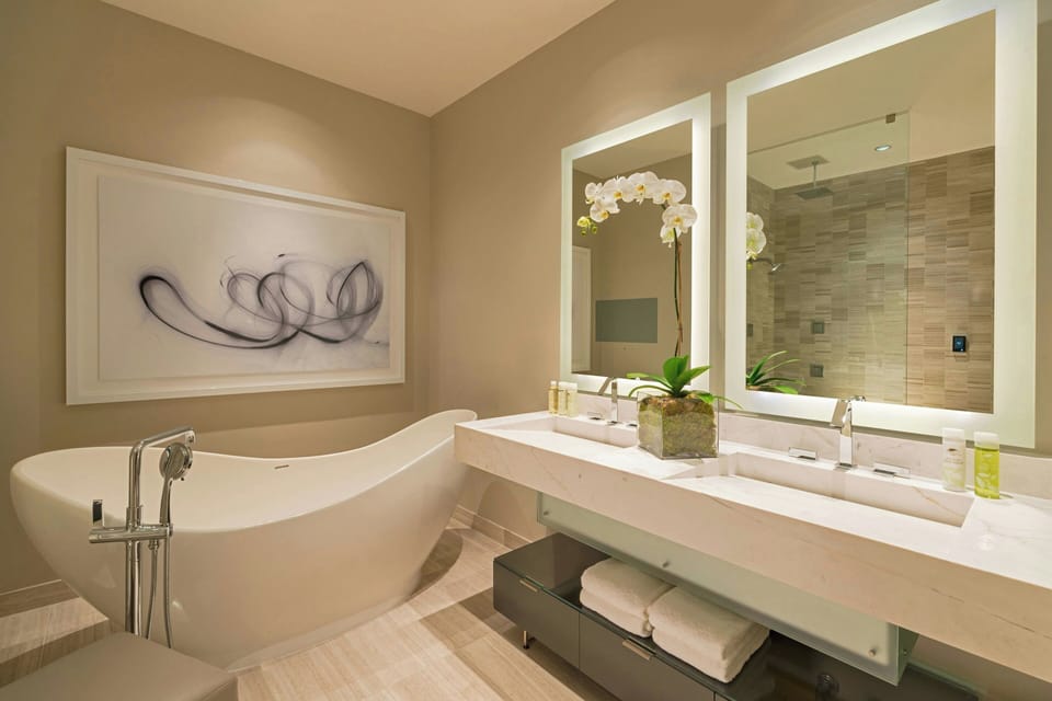 Presidential Suite, 1 Bedroom, Non Smoking, Balcony (Corner) | Bathroom | Shower, hair dryer, towels