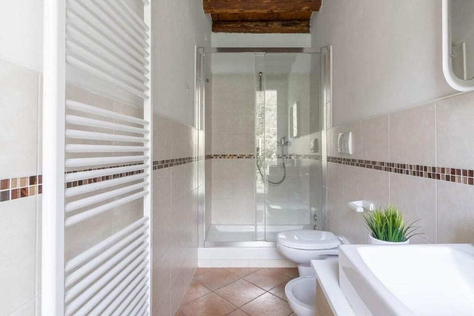 Double Room, River View | Bathroom | Free toiletries, hair dryer, towels, soap