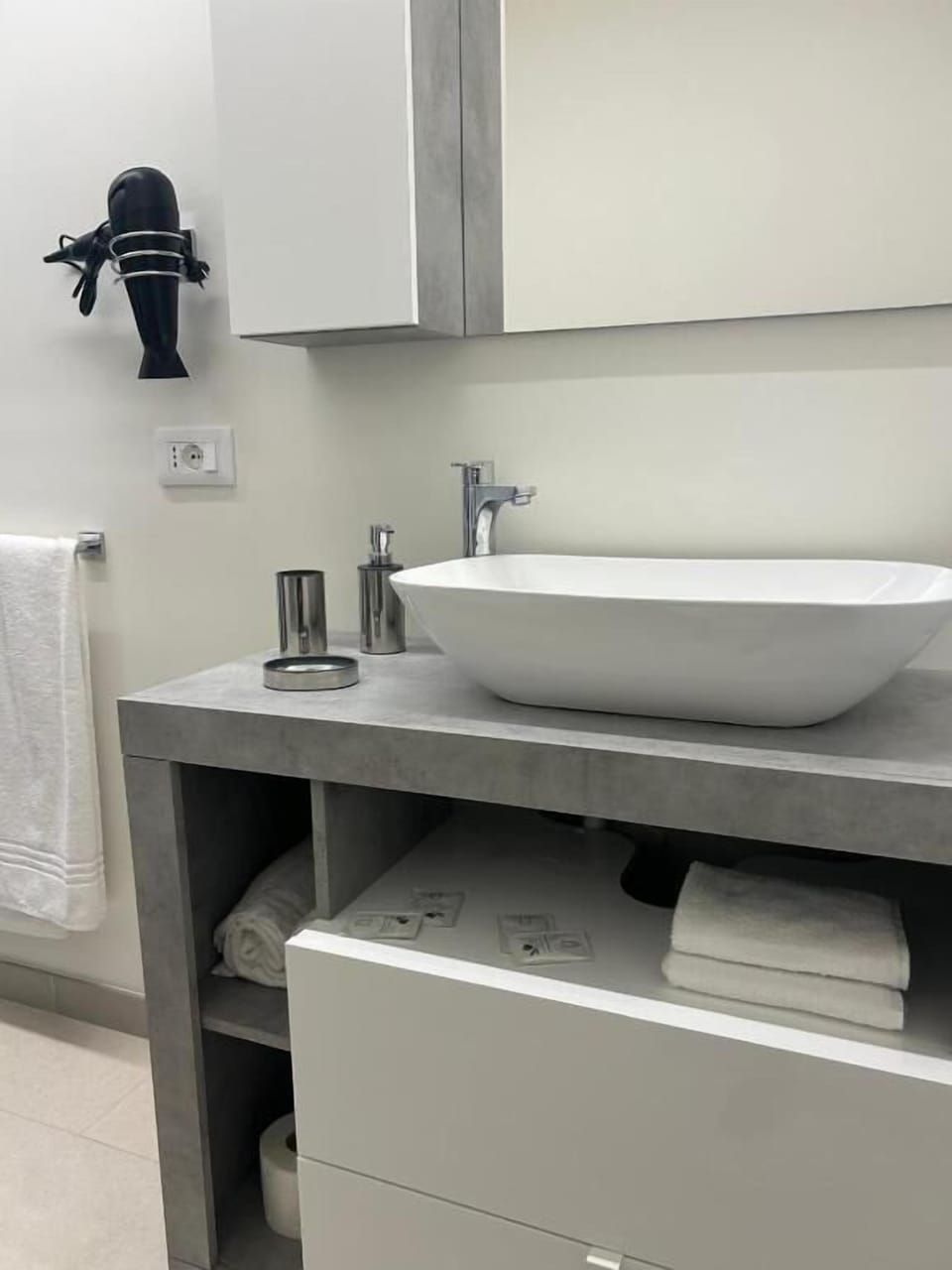 Superior Triple Room, City View | Bathroom
