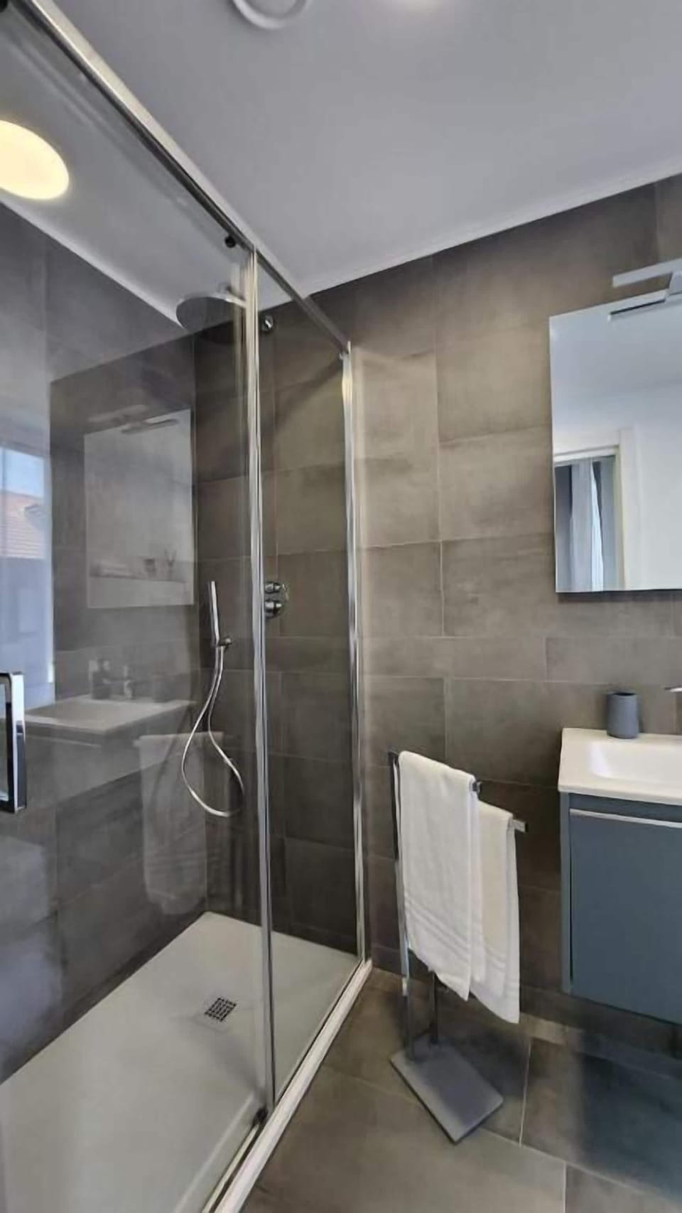 Deluxe Double Room, Balcony, Courtyard View | Bathroom