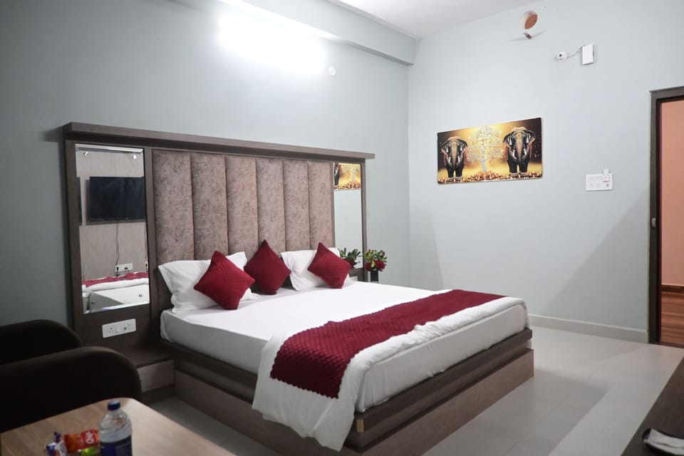 Standard Double or Twin Room, City View | Desk, laptop workspace, WiFi (free)