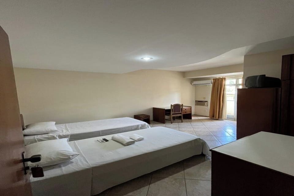Twin Room | Desk, free WiFi