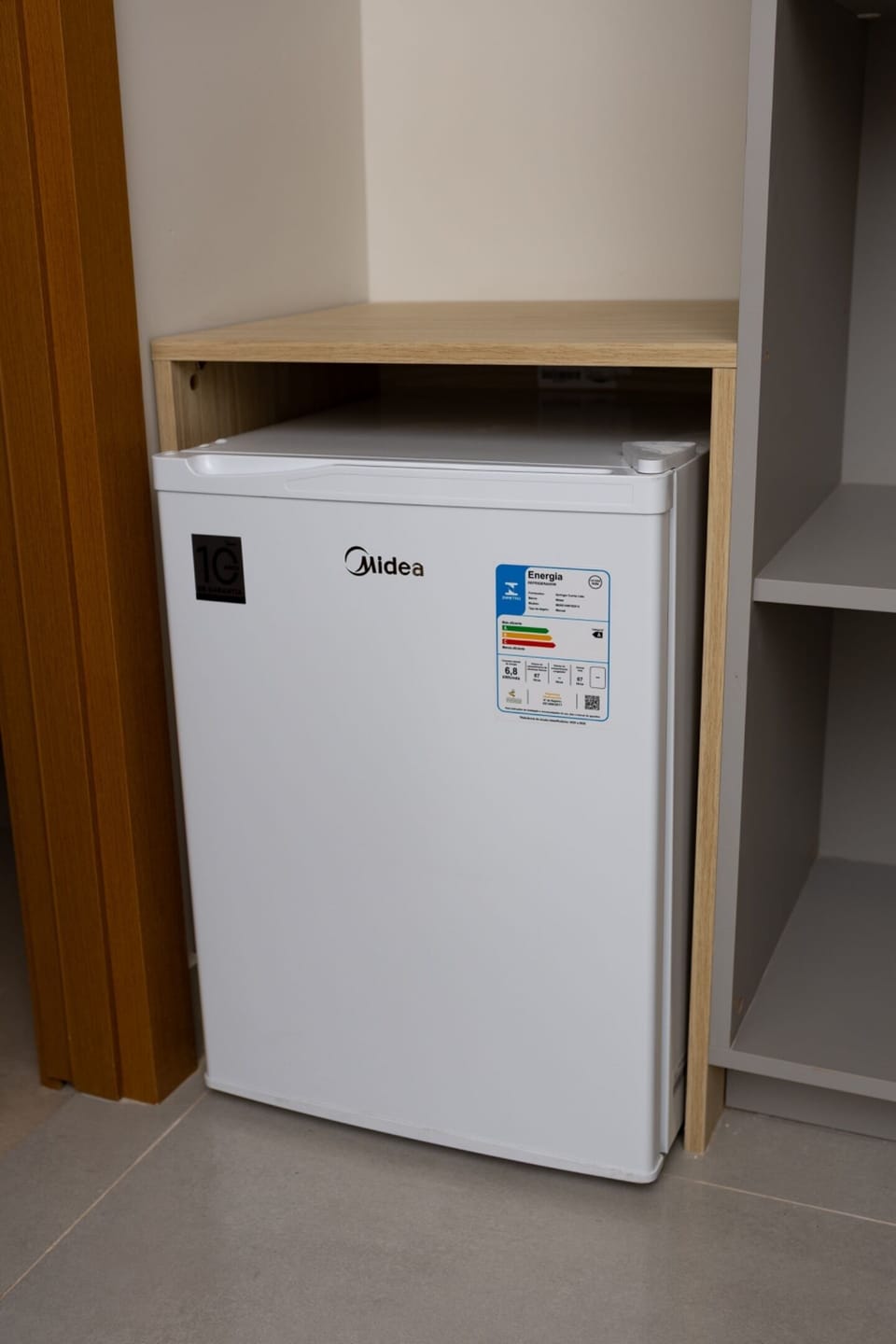 Mini-refrigerator