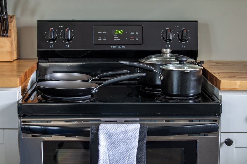 Cooking for the whole crew? The full-size range and ample cookware make it easy to get a group meal going and keep everyone fed.
