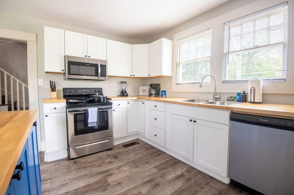 Bright, clean, and ready for your group, this kitchen gives you plenty of room to prep everything from a quick breakfast to a full dinner.