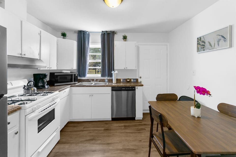 Gather in a fully equipped kitchen that makes cooking, snacking, and staying connected feel effortless