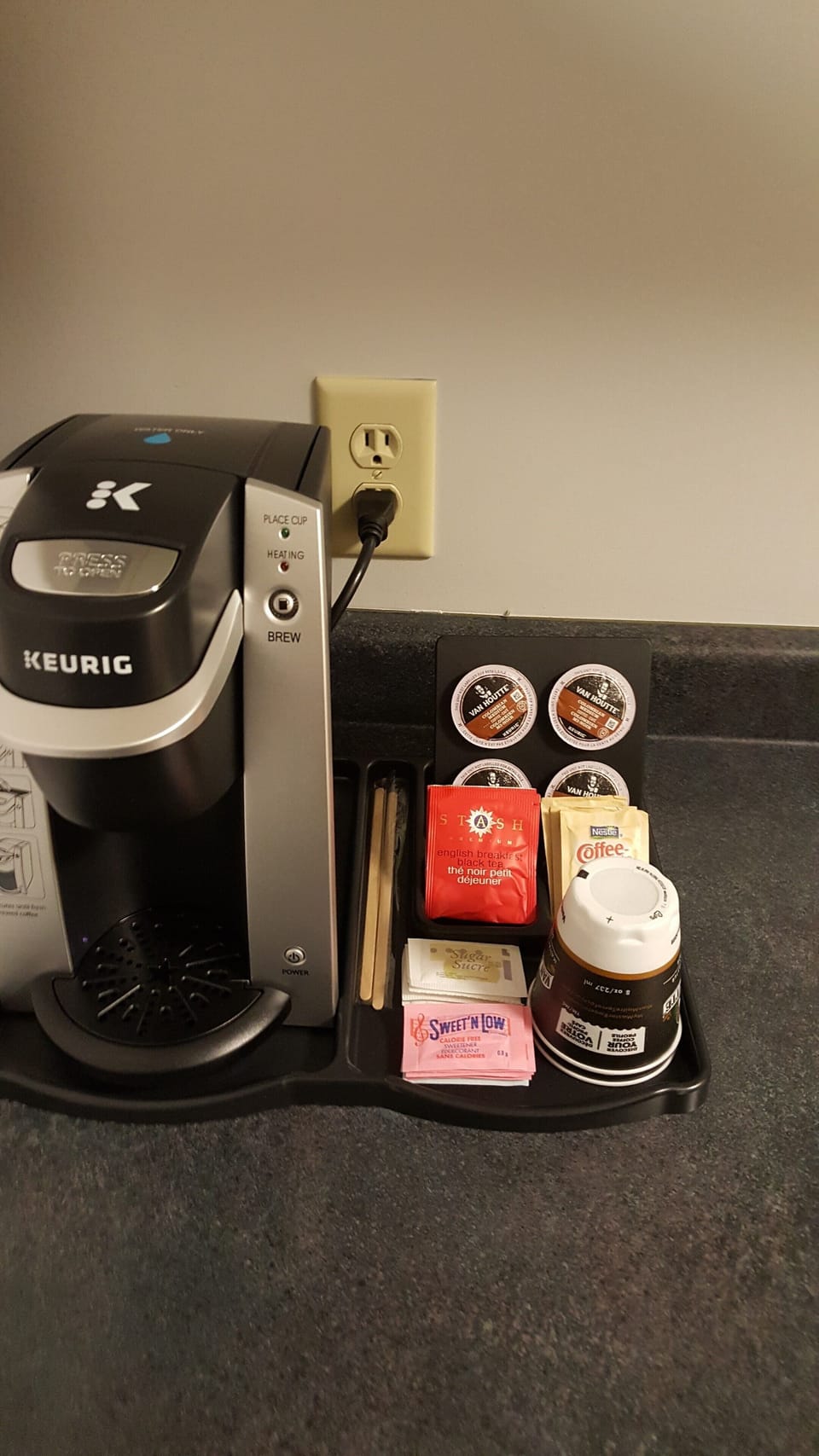 Deluxe Studio Suite, 1 Queen Bed, Non Smoking, Kitchenette | Room amenity