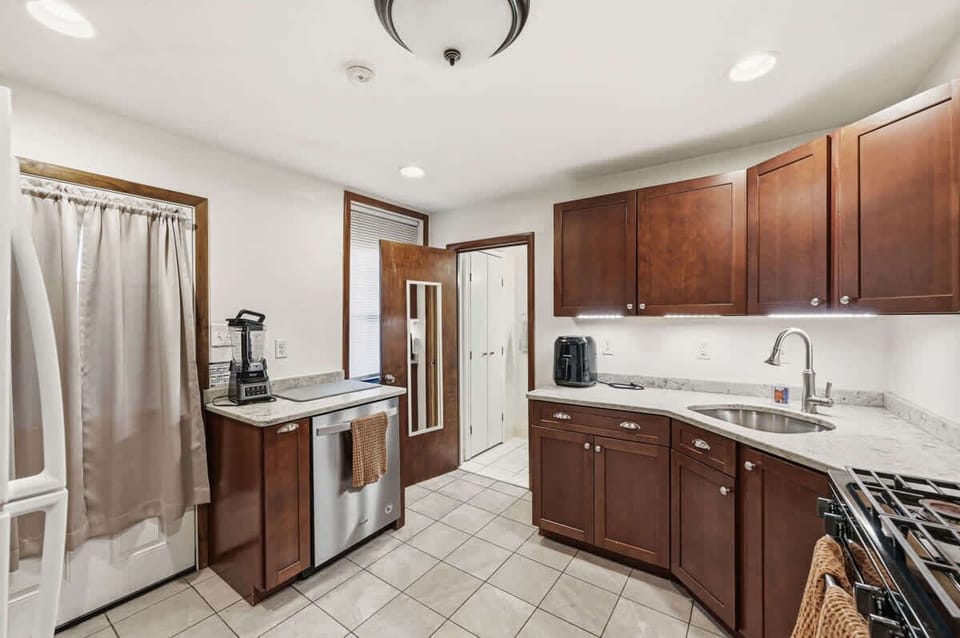 Well-appointed kitchen w/ ample cabinetry, sink & stainless appliances.