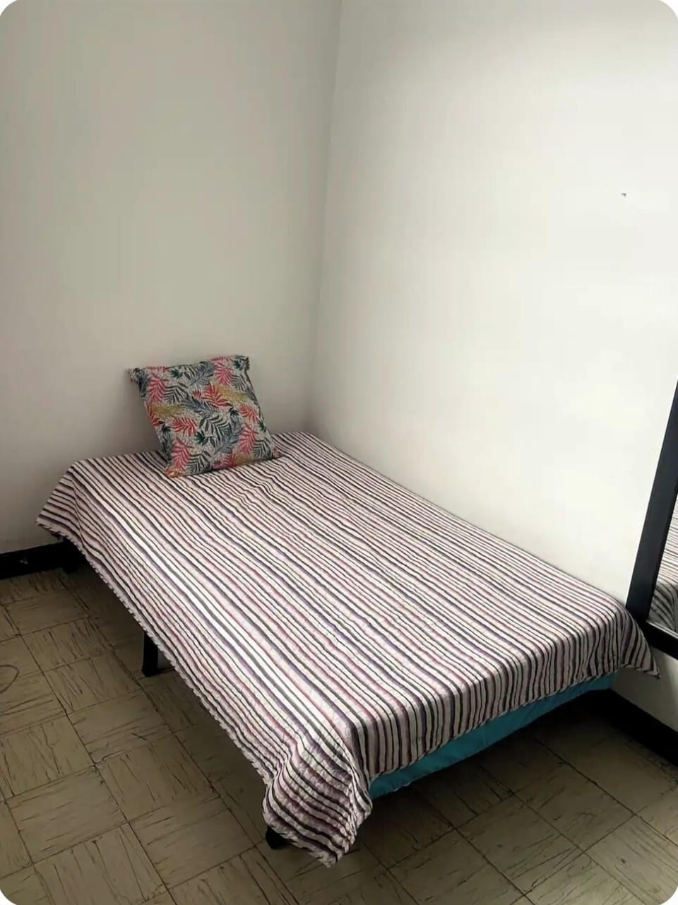 Basic Shared Dormitory | Free WiFi