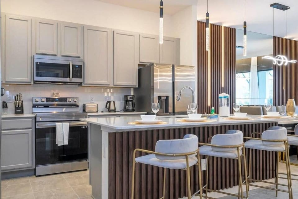 House, Multiple Beds, Pool View (6163HS-SVH) | Private kitchen