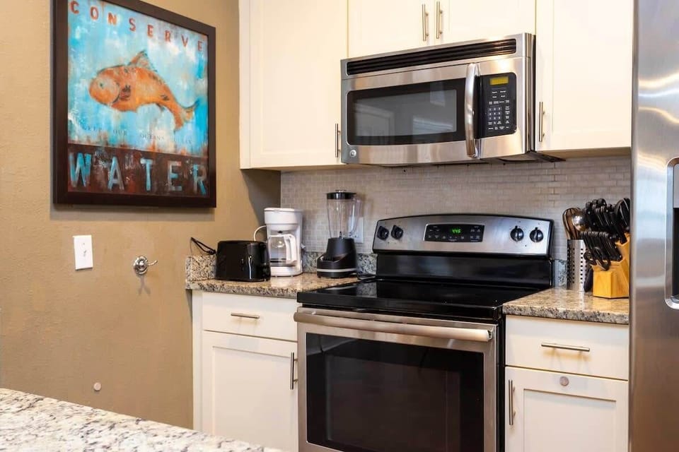 Townhome, Multiple Beds, Pool View (5366DCUNIT17-106-SVH) | Private kitchen