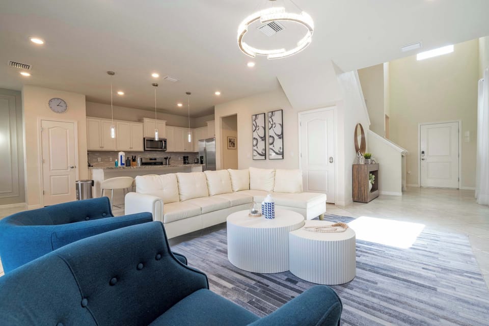 House, Multiple Beds, Pool View (7392OL-SVH) | Living area