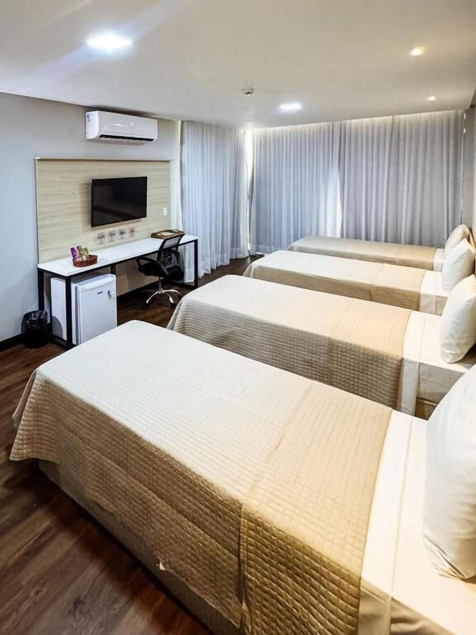 Standard Apartment, Multiple Beds, Non Smoking, Housekeeping | Hypo-allergenic bedding available, laptop workspace, WiFi (free)