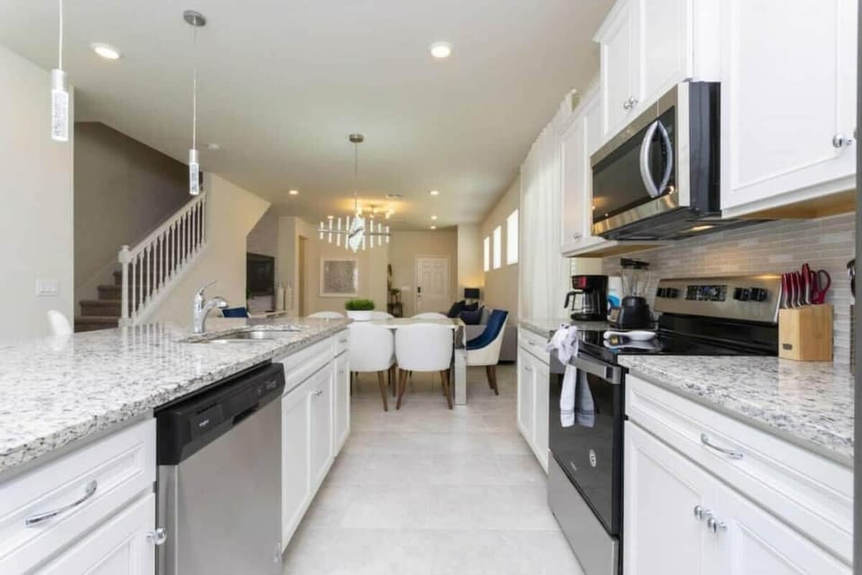 House, Multiple Beds, Pool View (1807SD-SVH) | Private kitchen