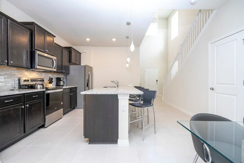 House, Multiple Beds, Pool View (4432KR-SVH) | Private kitchen