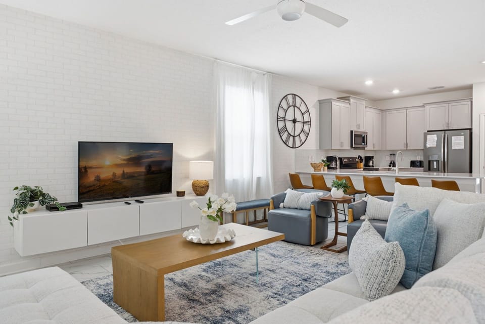 House, Multiple Beds, Pool Access, Pool View (4577TB-SVH) | Living area