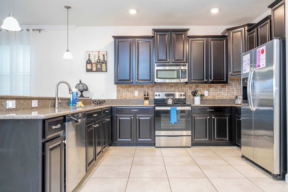 House, Multiple Beds, Pool View (1400MV-SVH) | Private kitchen