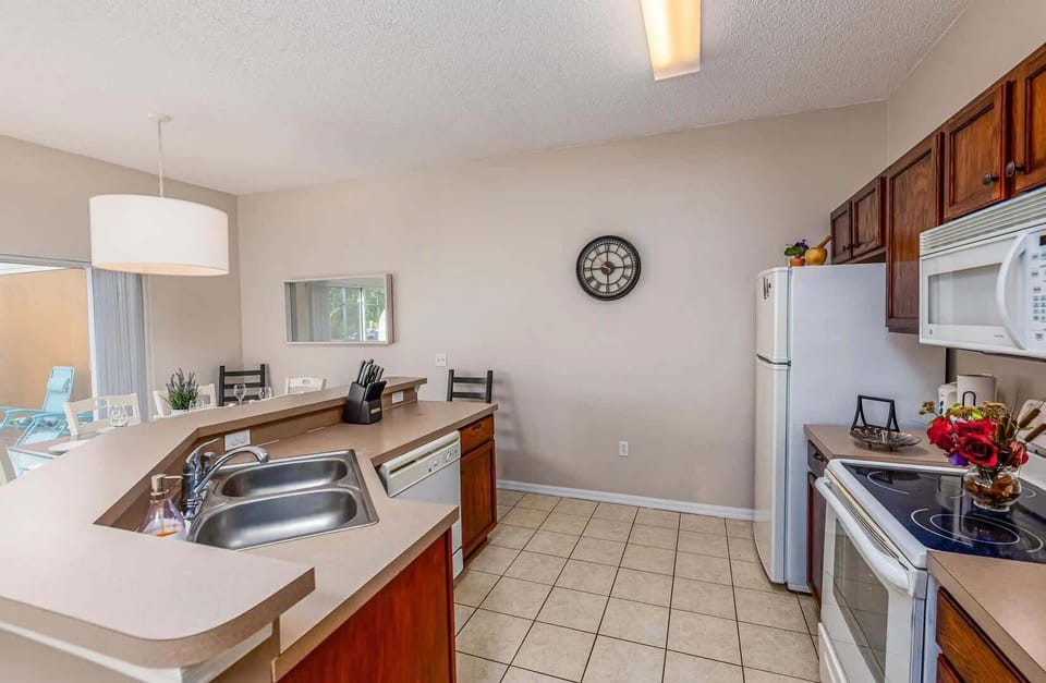 Townhome, Multiple Beds, Pool Access, Pool View (101PB-SVH) | Private kitchen