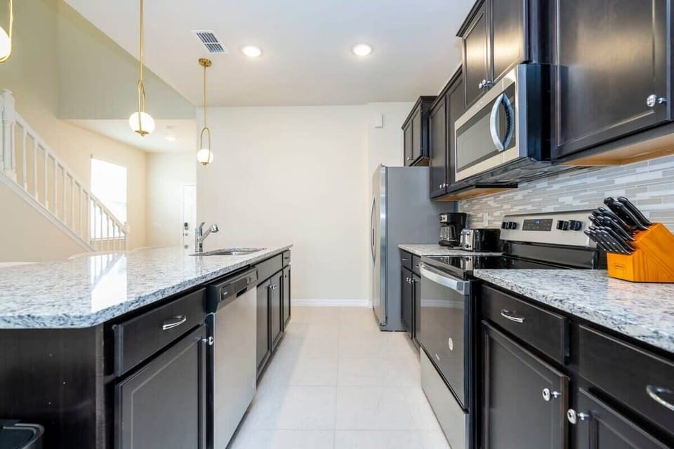 House, Multiple Beds, Pool Access, Pool View (3961LA-SVH) | Private kitchen