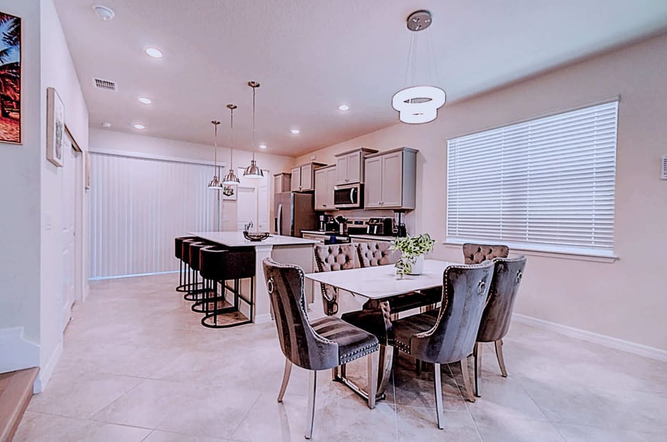 House, Multiple Beds, Pool Access, Pool View (15976CC-SVH) | Dining