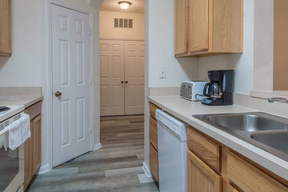 Apartment, Multiple Beds, Pool View (2785AL-SVH) | Private kitchen